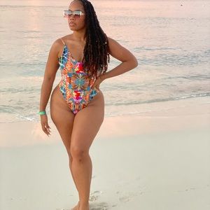 Mutli print, 1 piece swimsuit